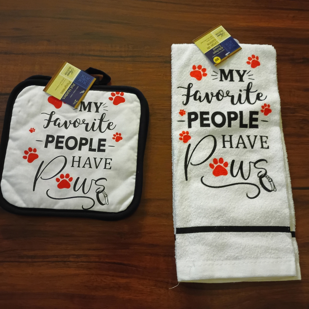 Pet-Themed Kitchen Towel + Potholder Set My Favorite People have Paws